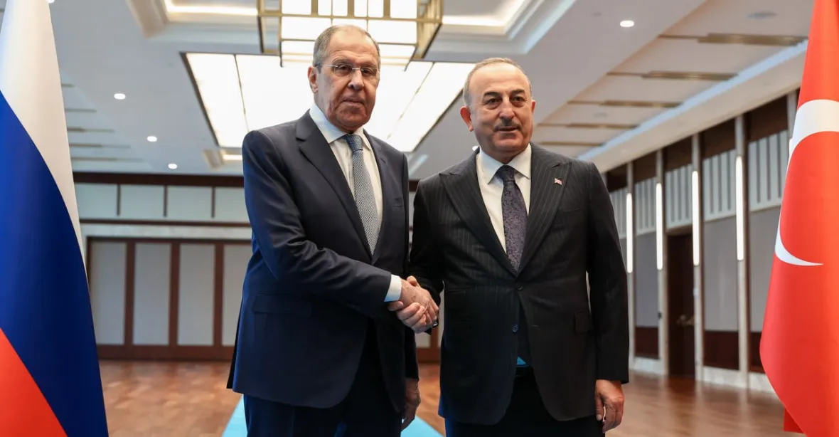 Lavrov chce „řád bez nadvlády USA“. Podle Turecka boje na Ukrajině na jaře zesílí