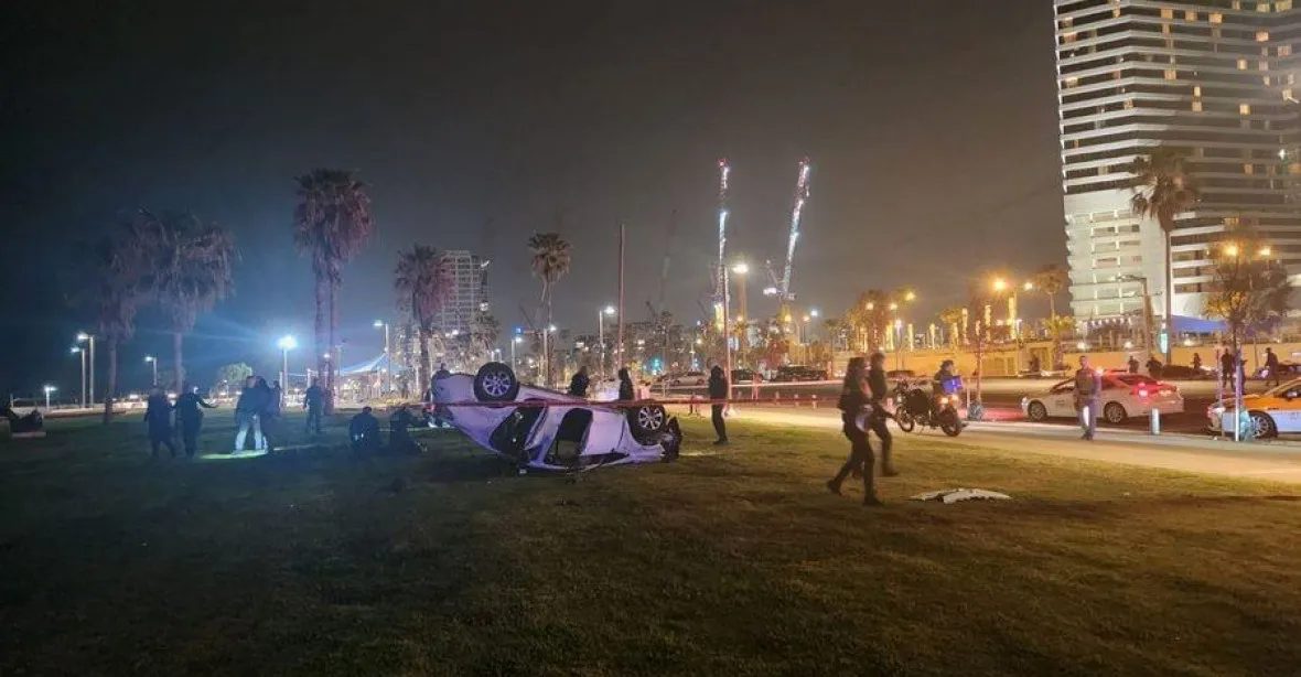 VIDEO: Útočník v Tel Avivu najel do lidí na promenádě. Nejméně jeden mrtvý a zranění