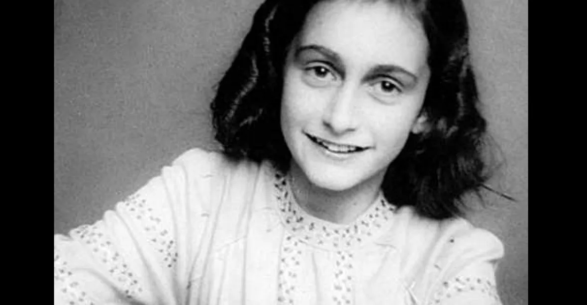 „Trivializace holocaustu.“ Škola vyřadila Deník Anne Frankové kvůli scéně s nahými sochami