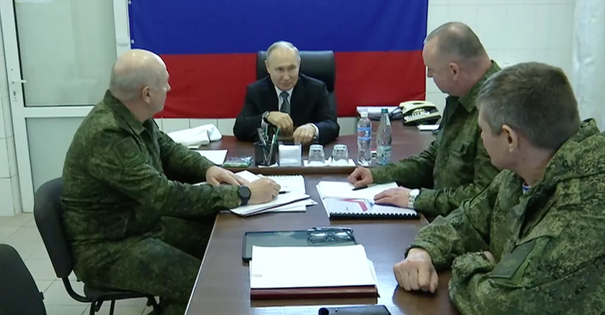 Putin v bunkru. Navštívil ruské velitelství v okupované části Chersonské oblasti