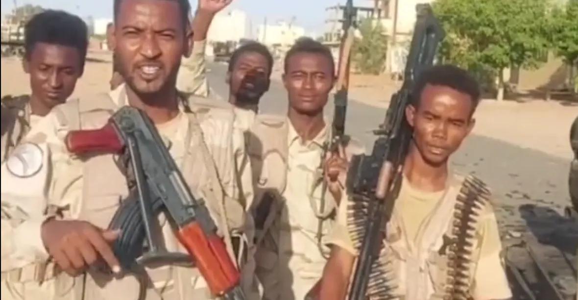 Češi prchají ze Súdánu. Většina hlavních letišť se stala bojištěm
