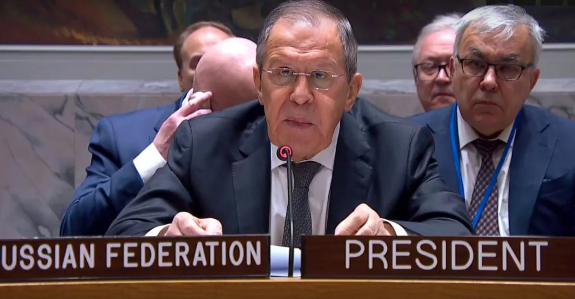 Lavrov se v OSN střetl s diplomaty Západu. „Zatímco tady sedíme, Rusové zabíjejí“