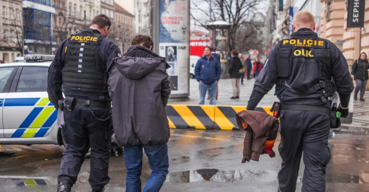 V Česku přibylo zločinů. Narostl počet vražd i majetková kriminalita