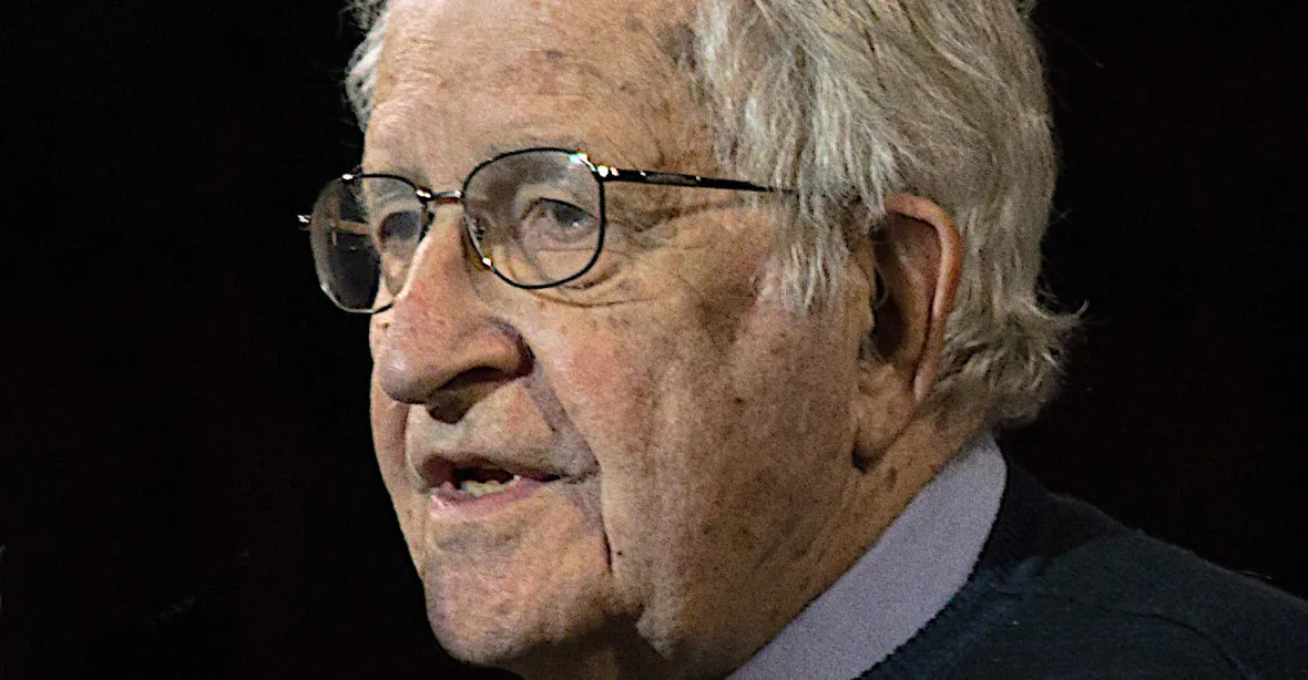 Chomsky: Rusové se chovají na Ukrajině humánněji než Američané v Iráku