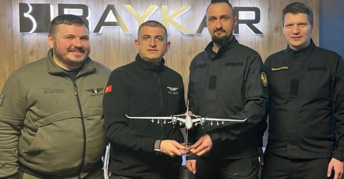 Ukrajina má nové smlouvy s tureckým výrobcem dronů Bayraktar