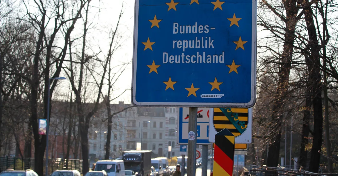 Německá vláda chce zpřísnit azylovou politiku. Ministr zmínil postavení plotu