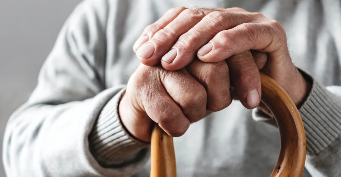 Překvapivá data nové studie k důchodům: Kdo pracuje déle, může umřít dřív