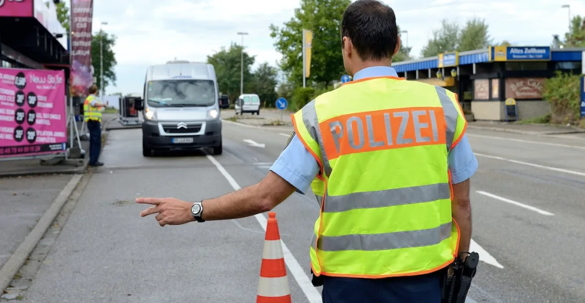 CDU požaduje kvůli migrantům kontroly na hranicích s ČR, Polskem a Švýcarskem