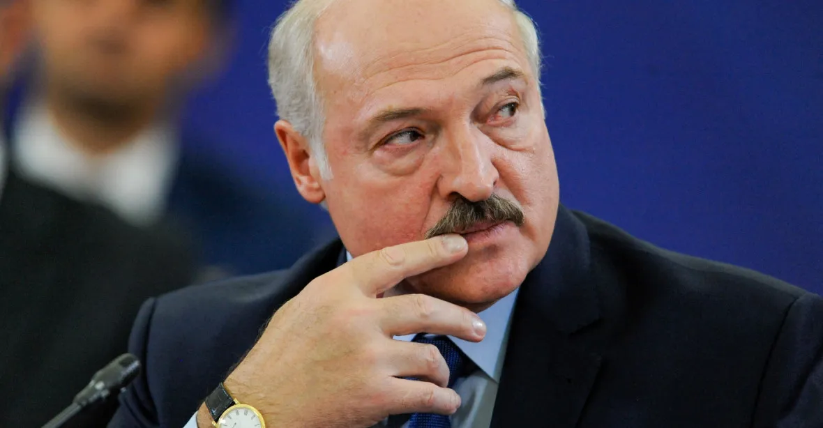 Co je s Lukašenkem? Vynechal další ceremoniál. Spekuluje se o vážné nemoci