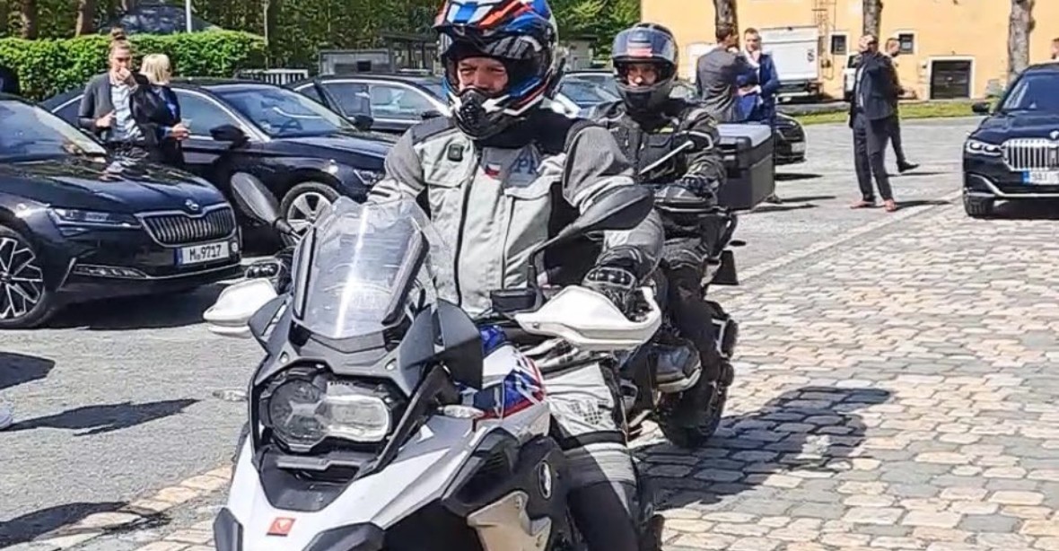 Prezident Pavel jel do Bavorska na motorce. Poděkoval tam Posseltovi