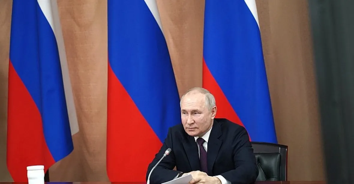 VIDEO: Putin mluvil o Praze, špekáčcích a pivu. Prý má hodně ženských hormonů