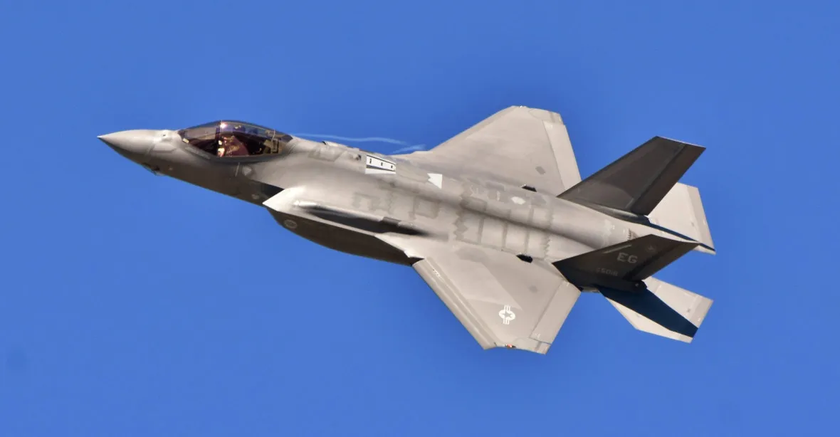 Čeští piloti ve Spojených státech zkouší simulační zařízení letounu F-35