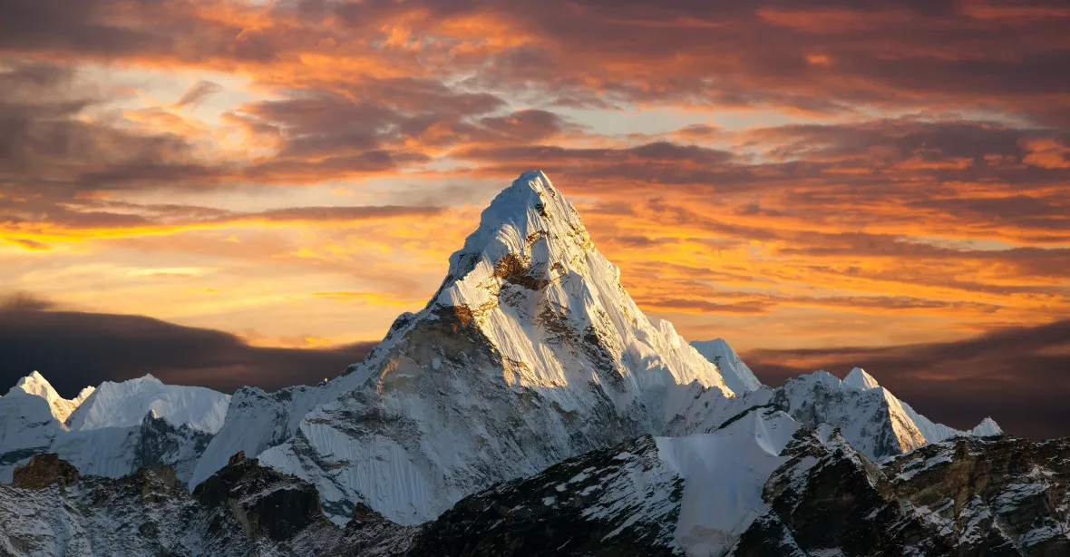 Na Mt. Everestu stanula zubařka Eva Perglerová, třetí Češka v historii