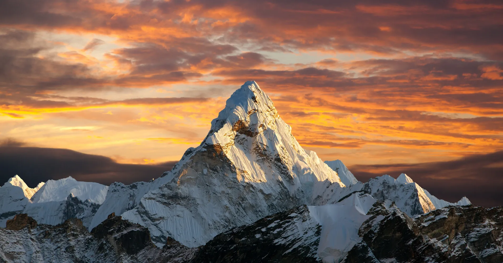 au mont.  L’Everest a été escaladé par la dentiste Eva Perglerová, la troisième femme tchèque de l’histoire