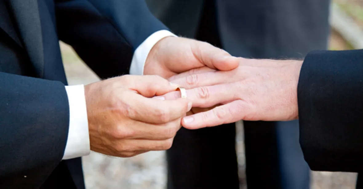Čeští evangeličtí faráři mohou žehnat svazkům lidí stejného pohlaví