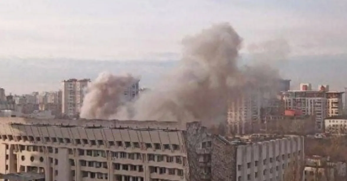 Těžká noc pro Kyjev, v Oděse hořel přístav. Ukrajina čelila velkému náletu ruských dronů