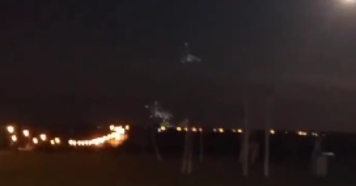 VIDEO: Legionáři vylézají z kanálů v Šebekinu. Ruské město u hranic je pod palbou