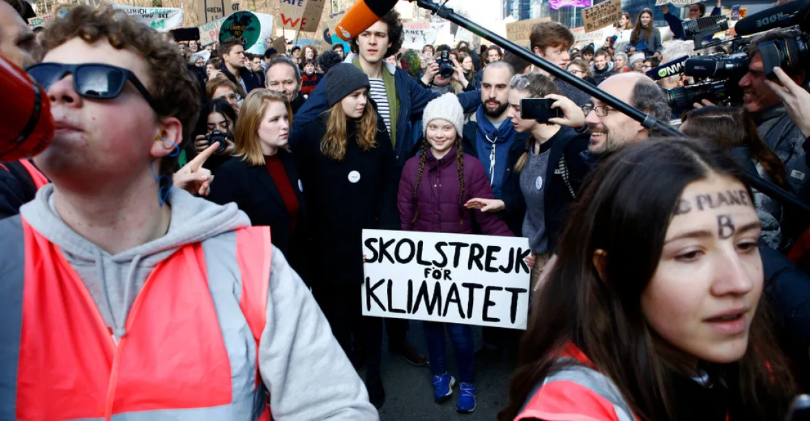 Greta Thunbergová končí se školními stávkami za klima. Už odmaturovala