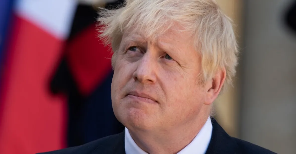 Britský expremiér Johnson položil mandát poslance