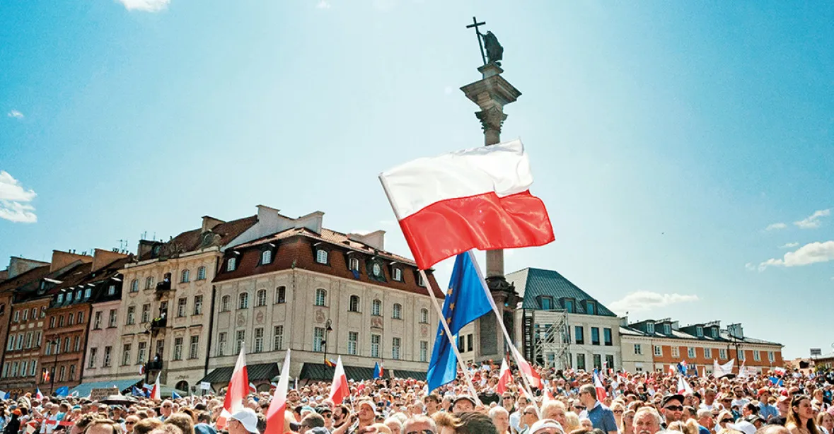 Polsko na hraně pravicové diktatury? Co stojí za sporem o „lex Tusk“