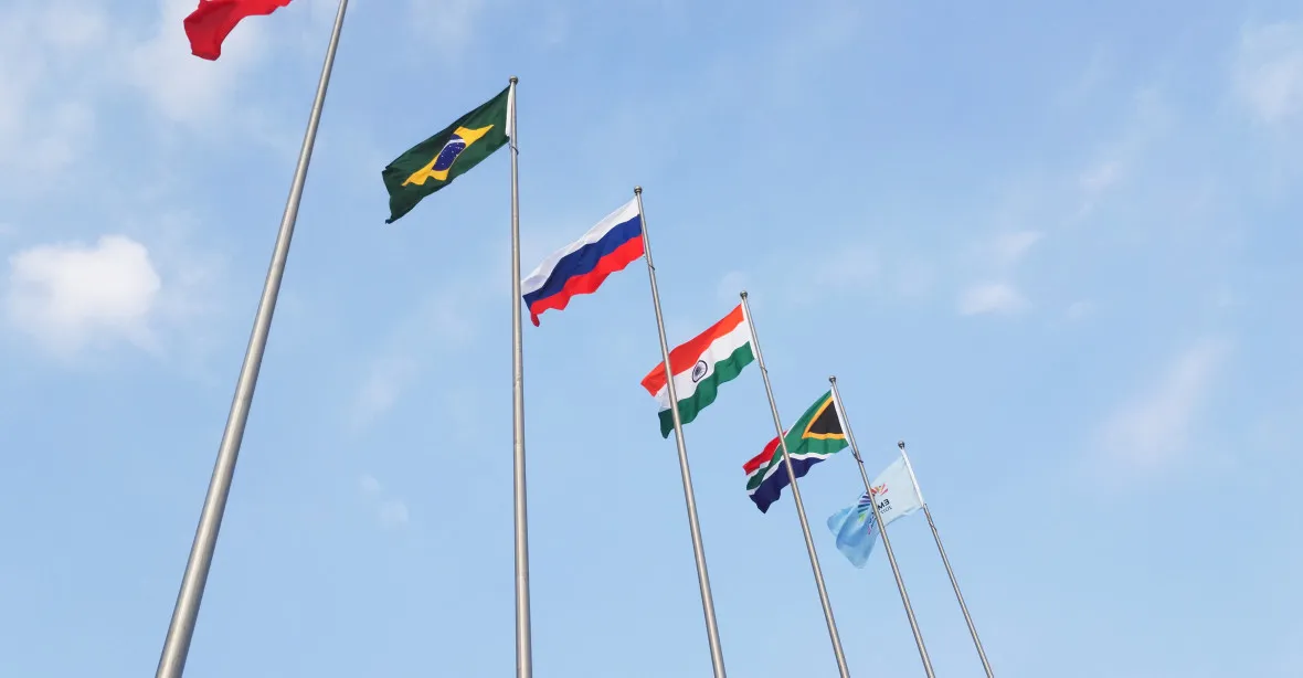 Téměř 20 zemí chce vstoupit do BRICS, potvrdil Rjabkov