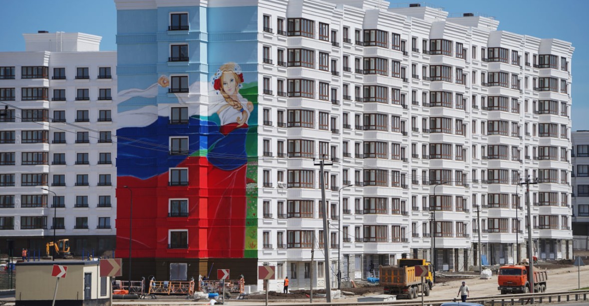 „Chceme žít u moře a na čerstvém vzduchu.“ Rusové skupují nové byty v okupovaném Mariupolu