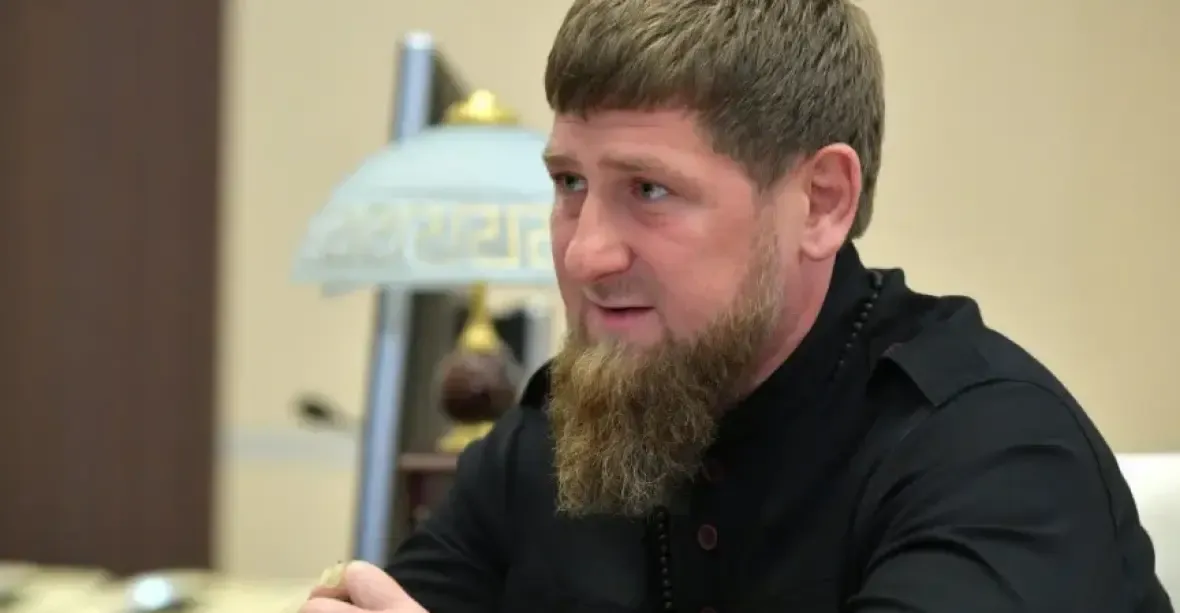 Čečenský vůdce je údajně na pokraji smrti. Kadyrovův syn prosí Nejvyššího o ochranu otce