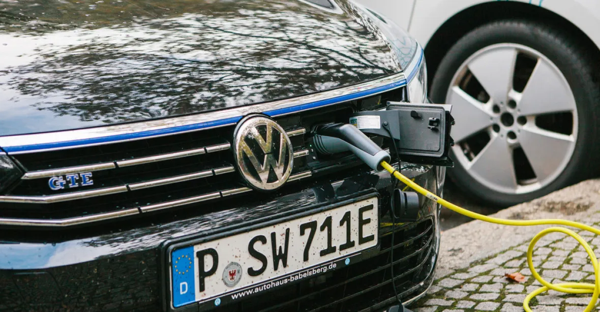 „Německo ztrácí svůj význam země automobilů.“ Dotace, USA i Čína likvidují zájem o elektroauta