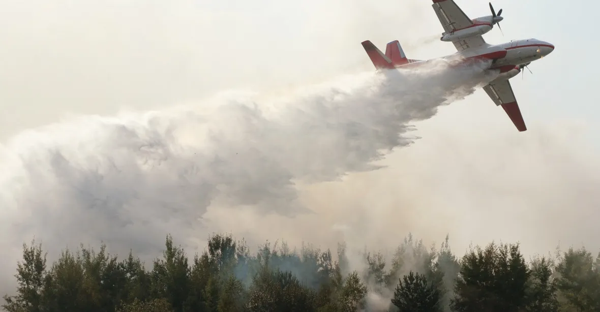 V Chorvatsku bojují s požáry stovky hasičů, oheň se blíží Dubrovníku
