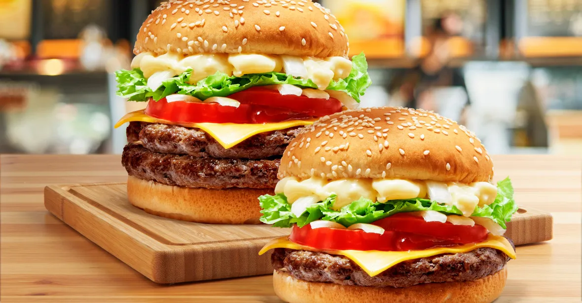 „Podvádíte hladové zákazníky.“ Burger King čelí žalobě, že jejich hamburgery jsou příliš malé