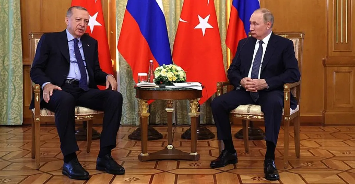 „Černé moře se nesmí stát ruským jezerem.“ Erdogan jede za Putinem do Soči