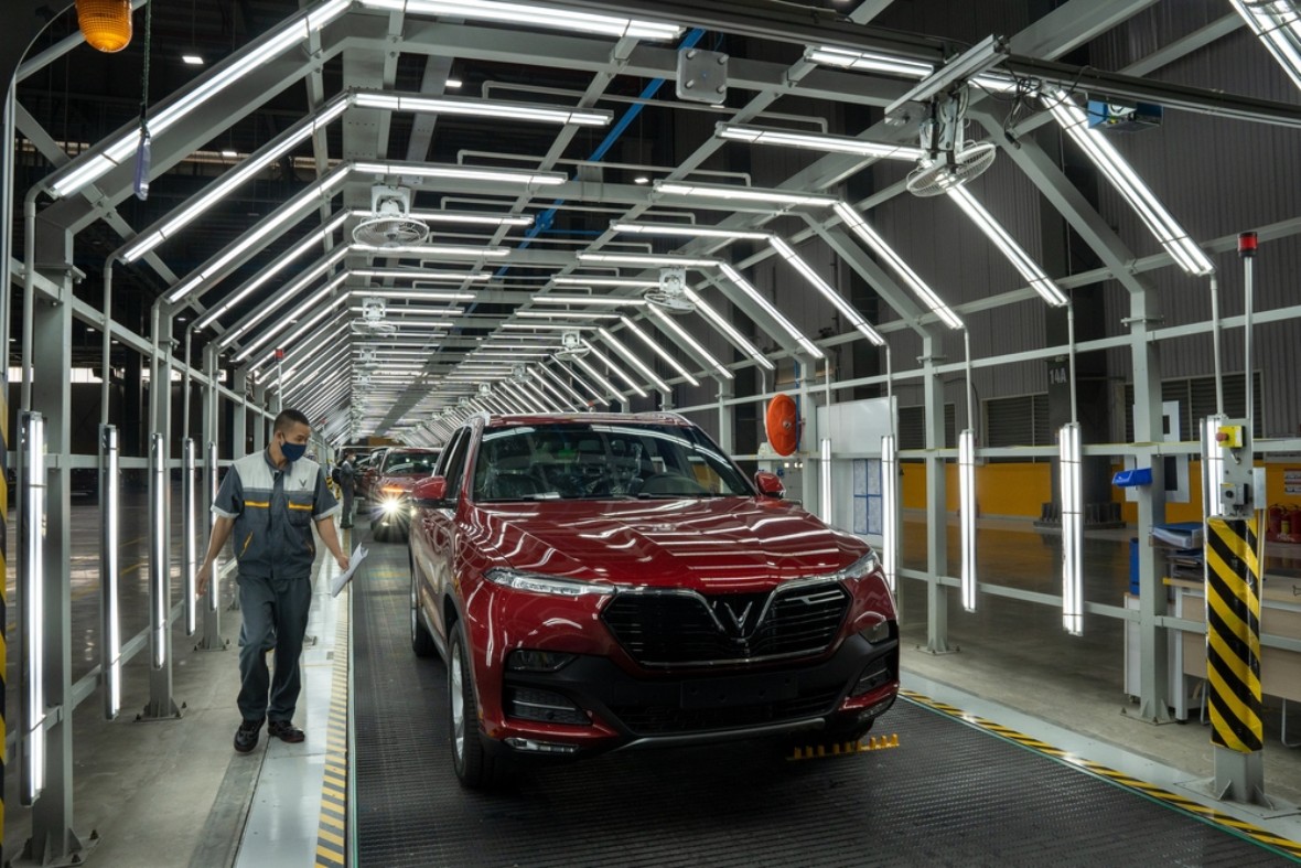 Linka na výrobu vietnamského SUV VinFast lux SA 2.0 v závodě VinFast Automobile Manufacturing Complex.