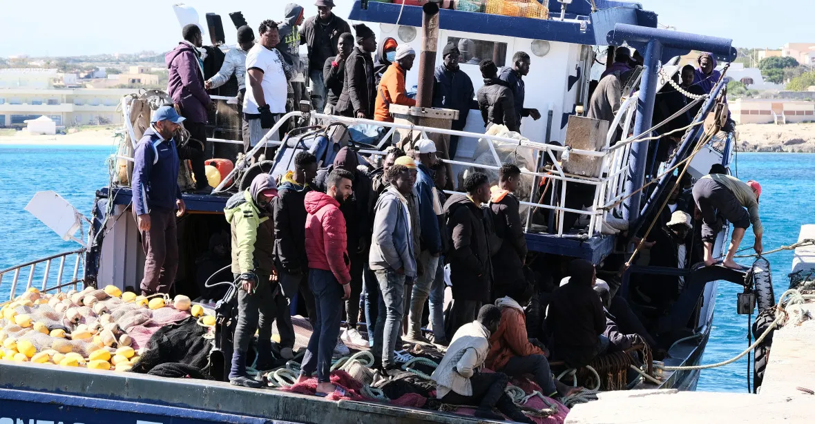 Von der Leyenová a 11 tisíc migrantů. Meloniová volá po misi EU na Lampeduse