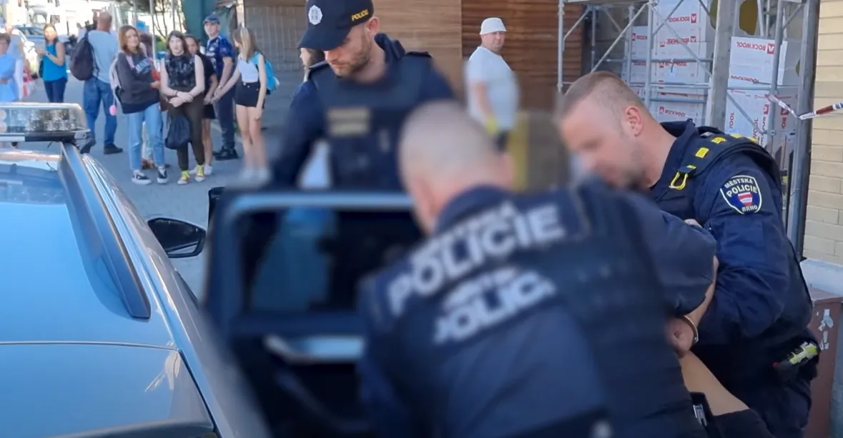 Pobodání školačky v Brně policie vyšetřuje jako podezření z pokusu o vraždu