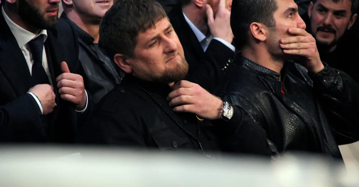 VIDEO: Syn čečenského vůdce nelítostně mlátí vězně. „Jsem na něj hrdý,“ vzkázal Kadyrov