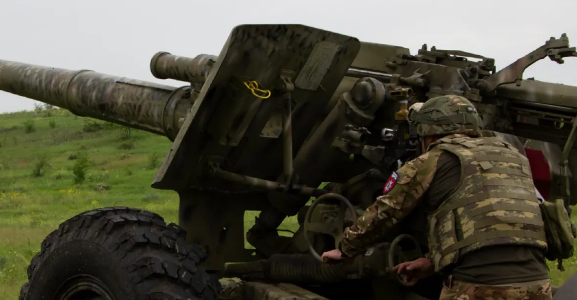 Ukrajina začala vyrábět vlastní děla a projektily ráže 155, ohlásil Zelenskyj
