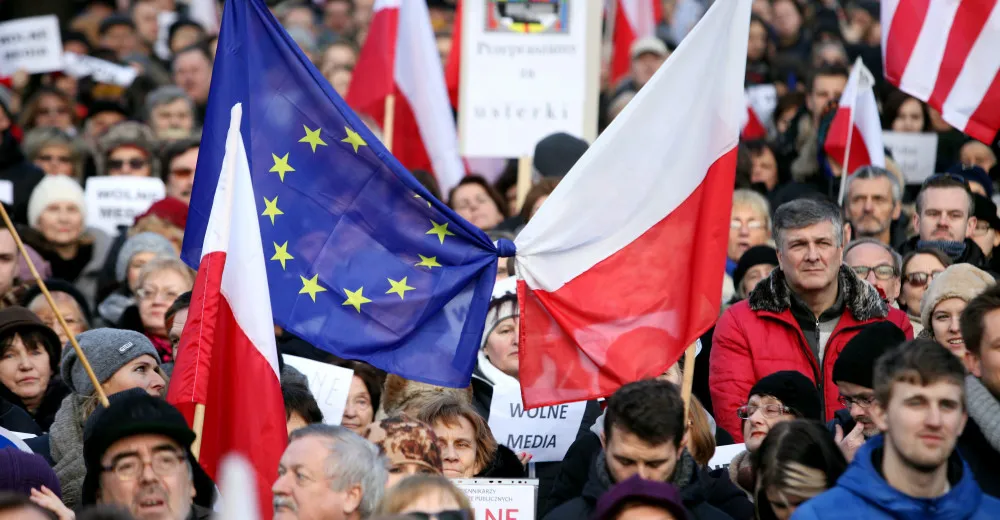 VIDEO: Polsko dva týdny před volbami: demonstrace v ulicích