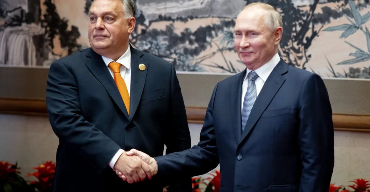 Putin se v Pekingu setkal s Orbánem, chválil si vzájemné vztahy