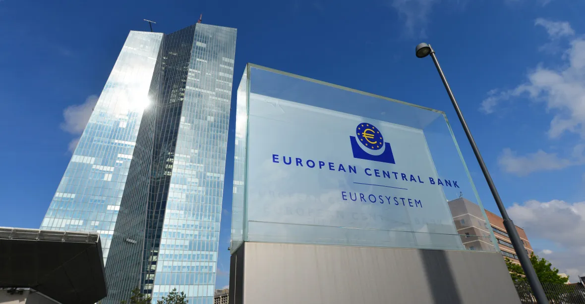 Poprvé od loňského července. ECB nechala základní úrokovou sazbu beze změny