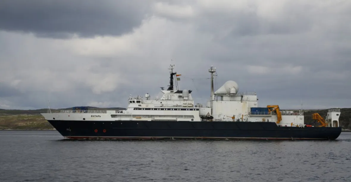 „Loď duchů v Arktidě.“ Podivné chování ruské špionážní lodě. Zastrašovala Nory