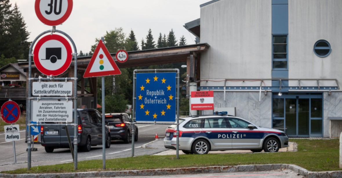 Rakousko prodloužilo hraniční kontroly se Slovinskem a Maďarskem
