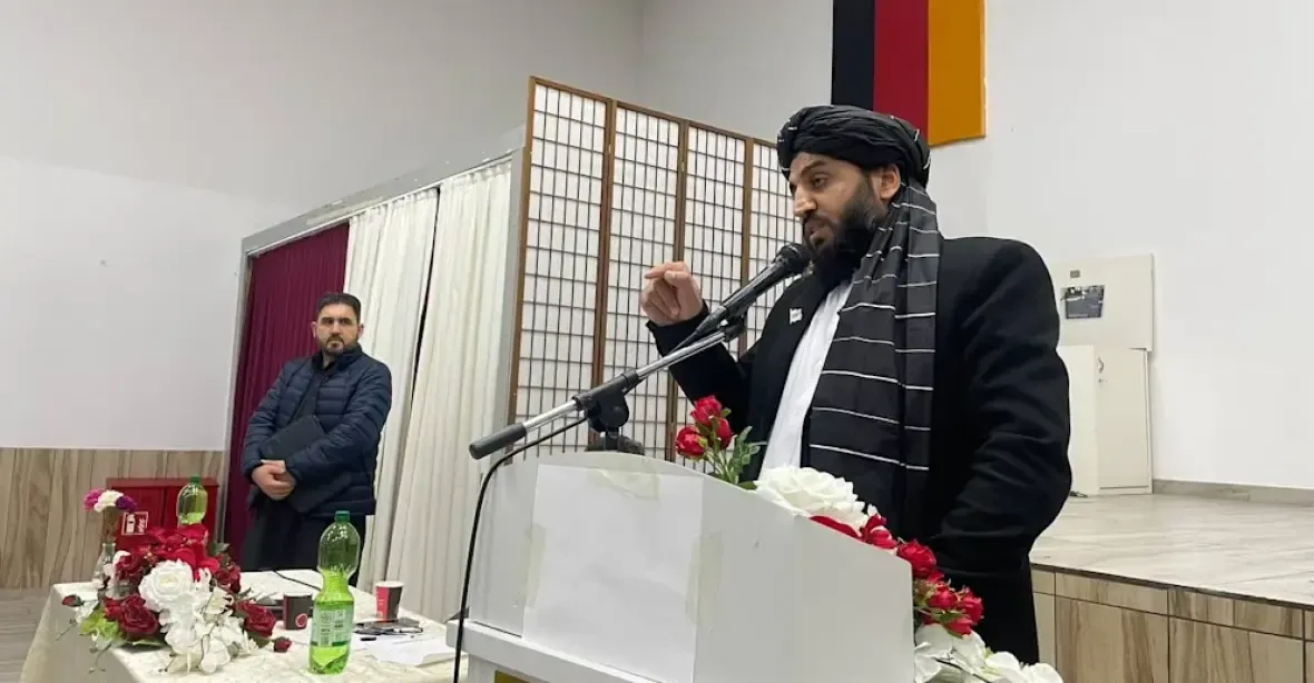 V Německu překvapivě vystoupil šéf Tálibánu. Nikdo netuší, jak se tam dostal