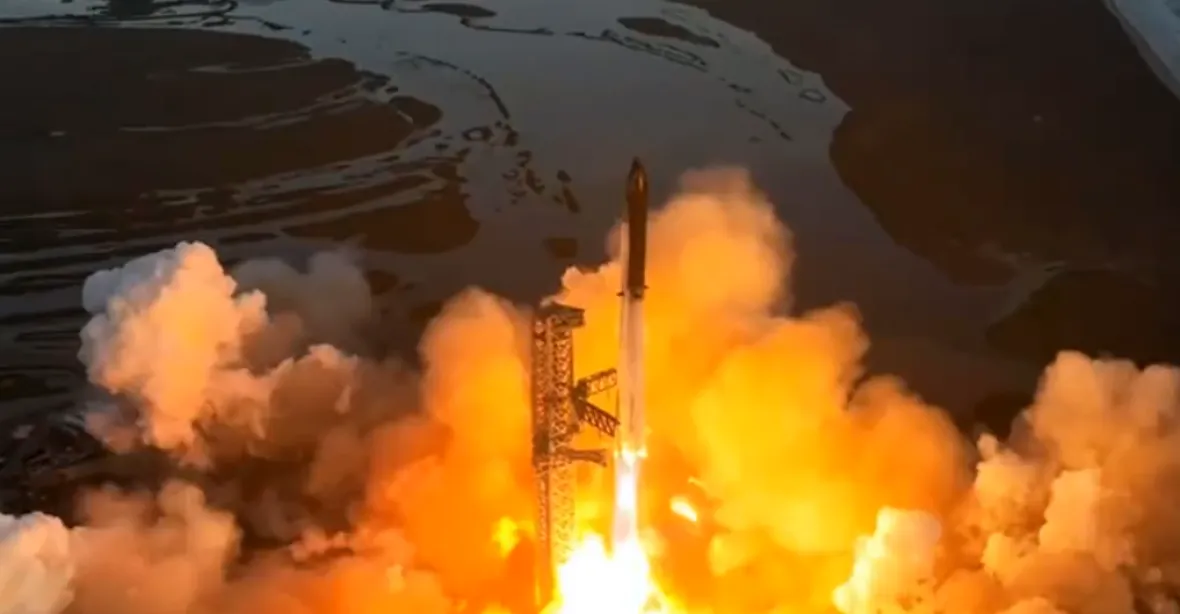 SpaceX přišla krátce po startu a úspěšném oddělení o kosmickou loď Starship