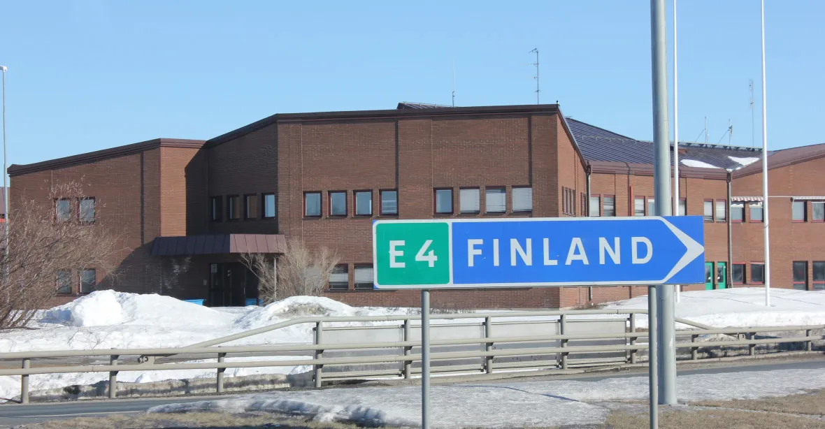 Finsko kvůli náporu migrantů z Ruska zvažuje zavření i dalších přechodů. Rusko protestuje
