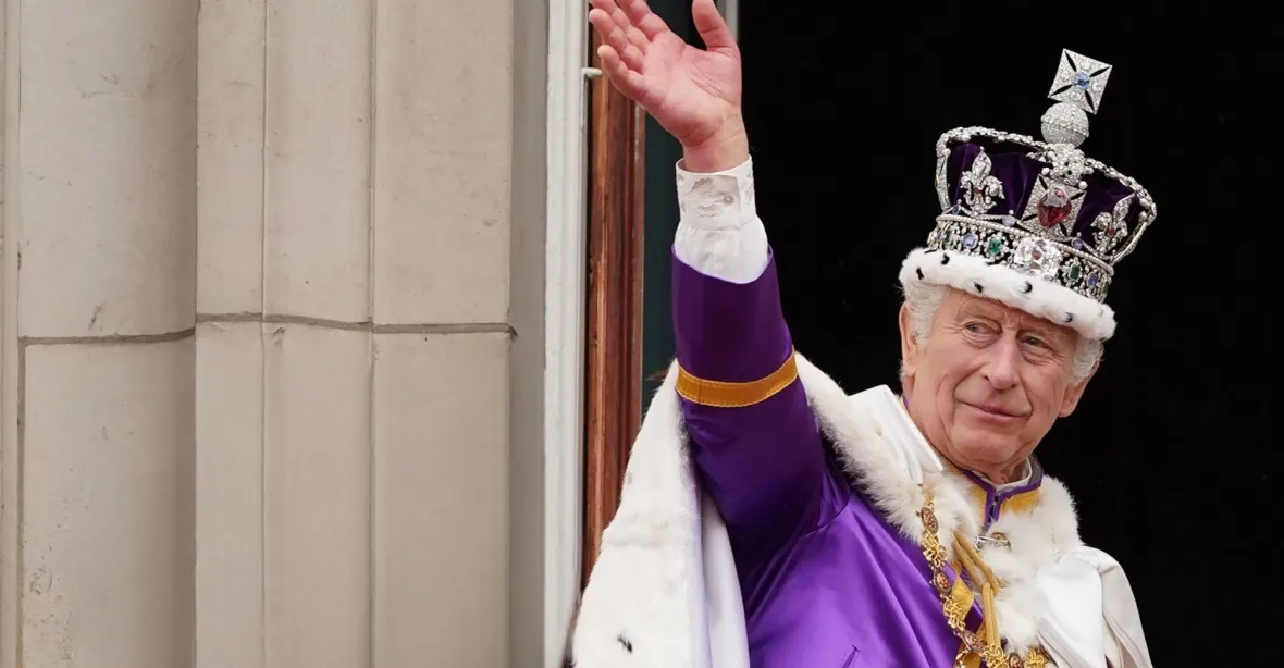 „Karel III. si nechává žehlit tkaničky od bot.“ Britové řeší novou knihu o „rozmazleném králi“