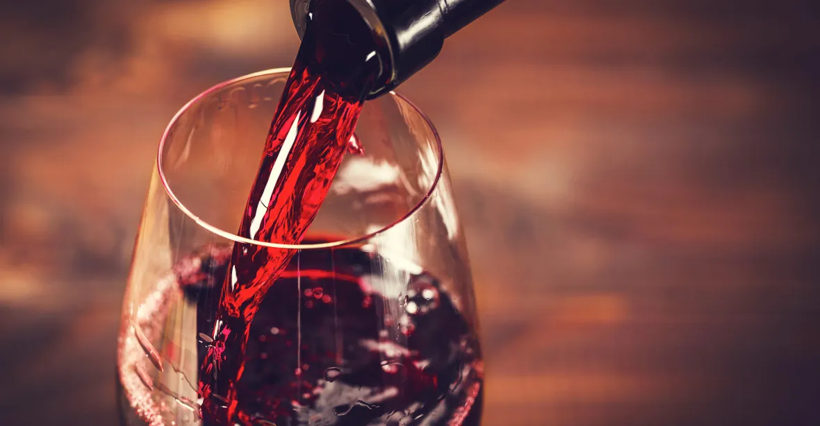 Vinaři jsou v šoku, kvůli EU musí rychle natisknout miliony nových etiket