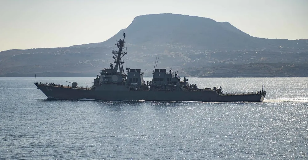 Z Jemenu zaútočili na americký torpédoborec USS Carney a další lodě v Rudém moři