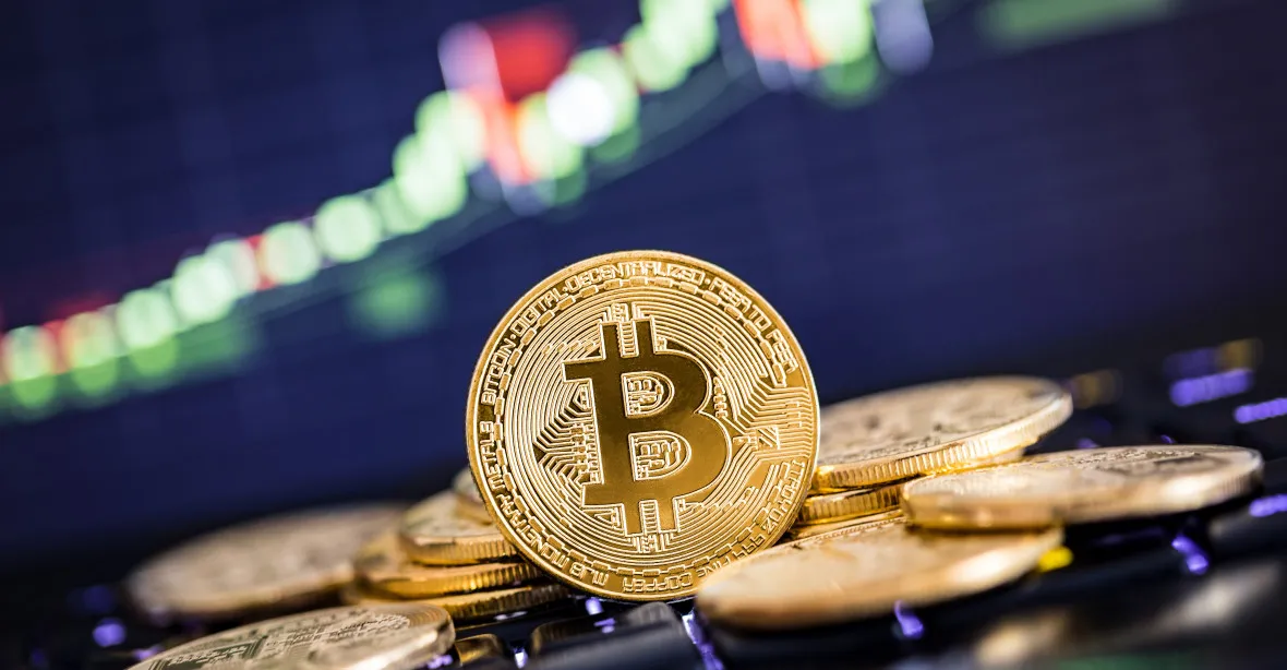 Bitcoin prolomil „psychologickou hranici“ a dál roste. „Nejvyšší cena od dubna 2022“