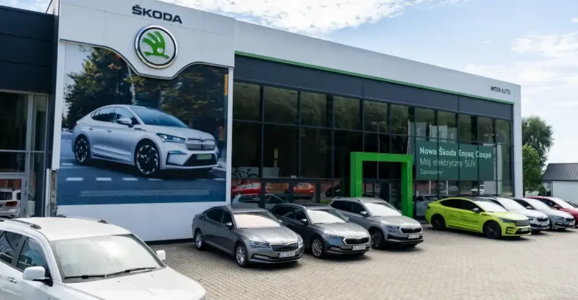Prodej elektrických a spalovacích aut se v Česku vyrovná v roce 2032, předpokládá Škoda