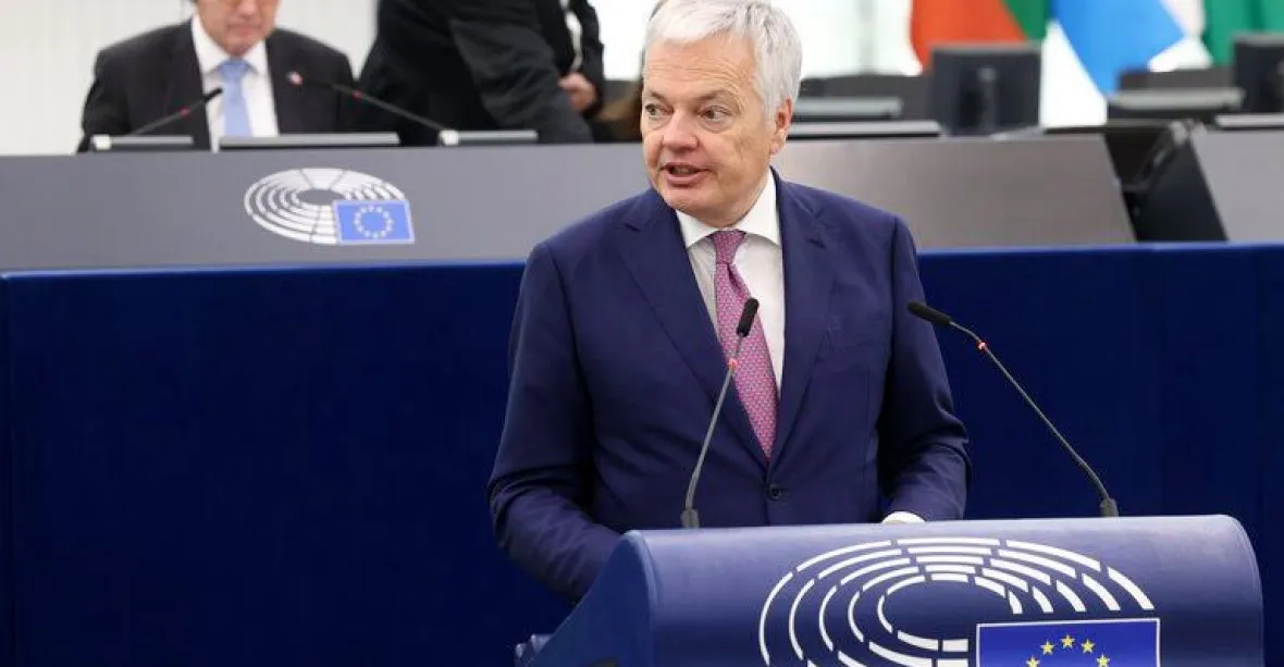 Evropský komisař hrozí Ficovi. „Nebudeme váhat, zajistíme respekt k právu EU“
